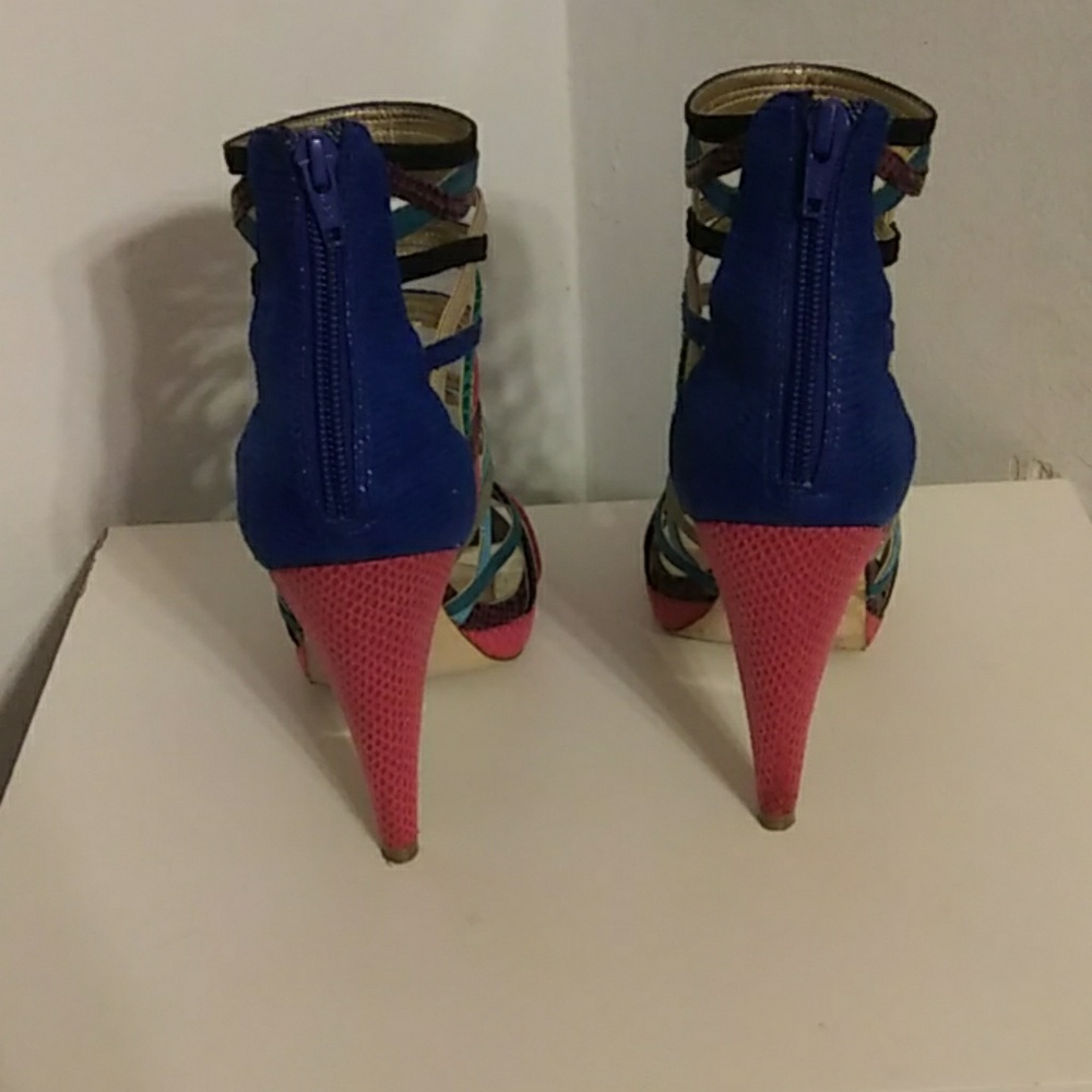 Heels - Picture 2 of 3